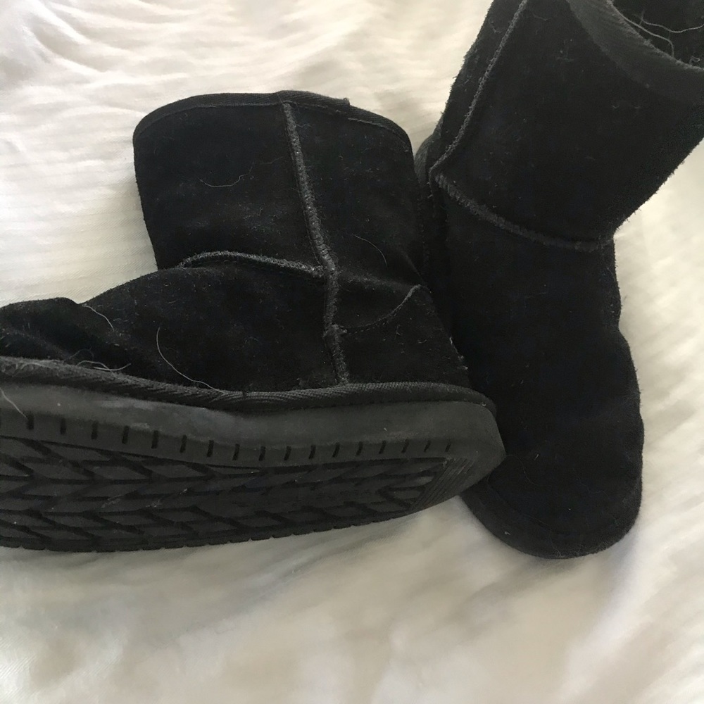 Girls US size 1 UGG Koolaburra black boots